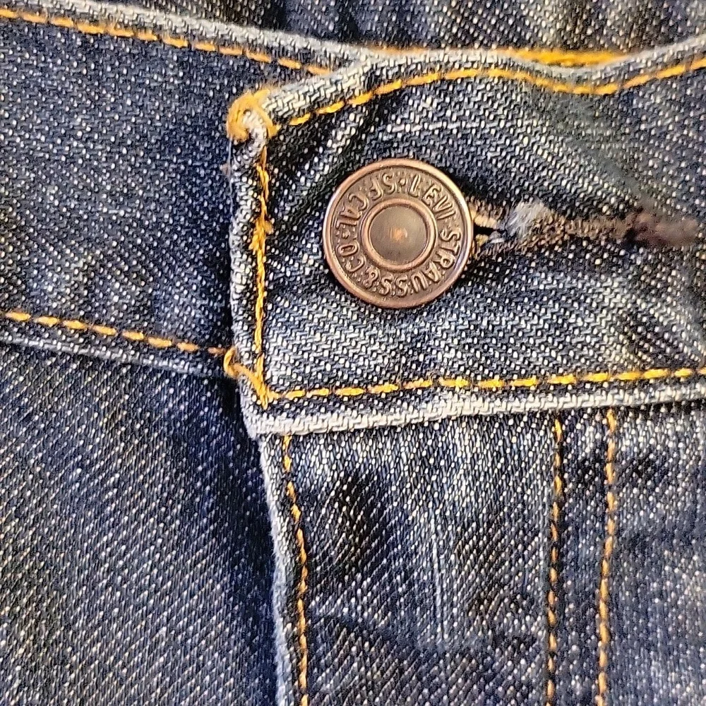 Levis 550 Mens Distressed Blue Denim vintage Jeans Never Worn Waist 44